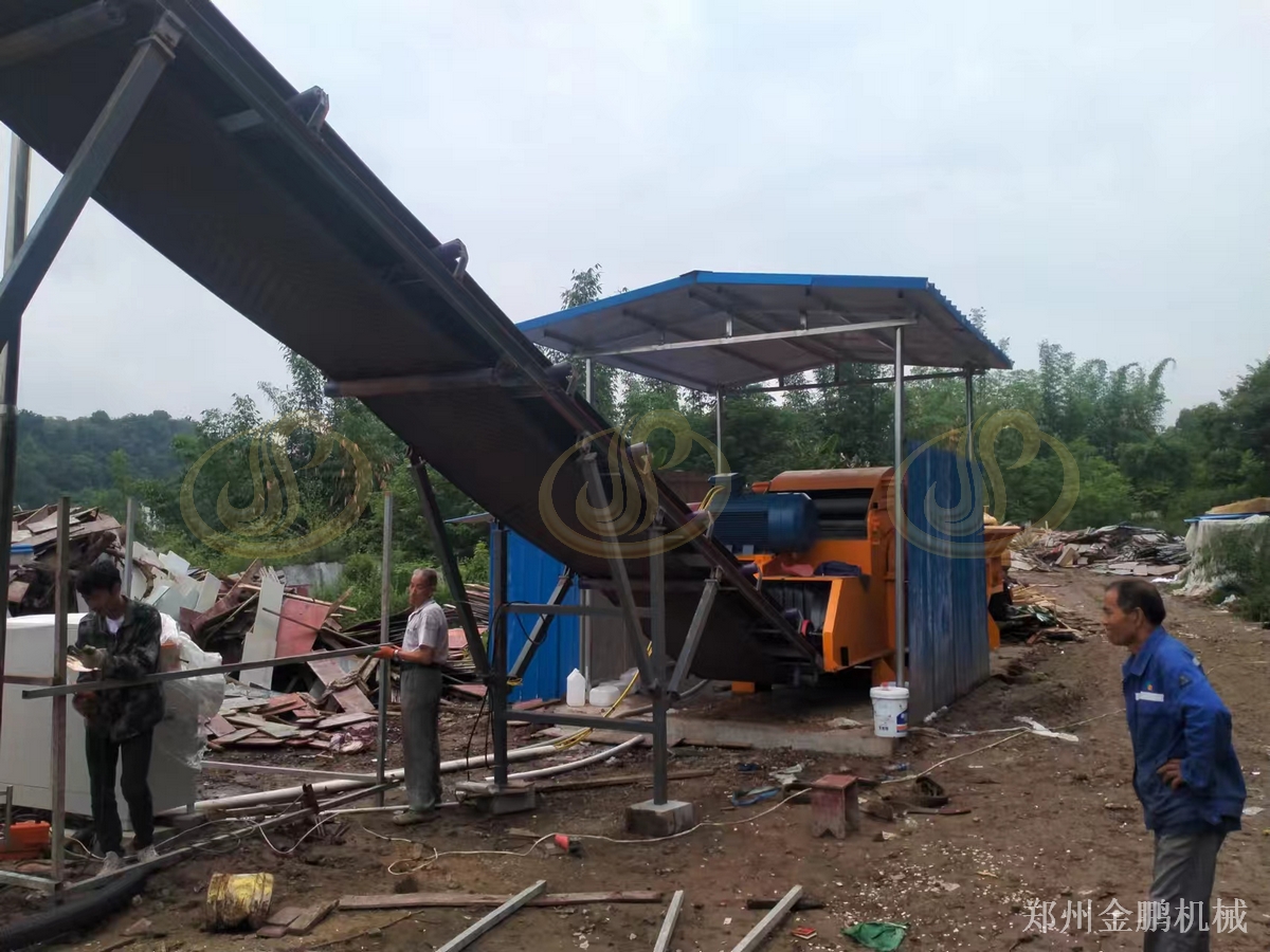 郑州金鹏废旧木材粉碎机进料前的分拣要点