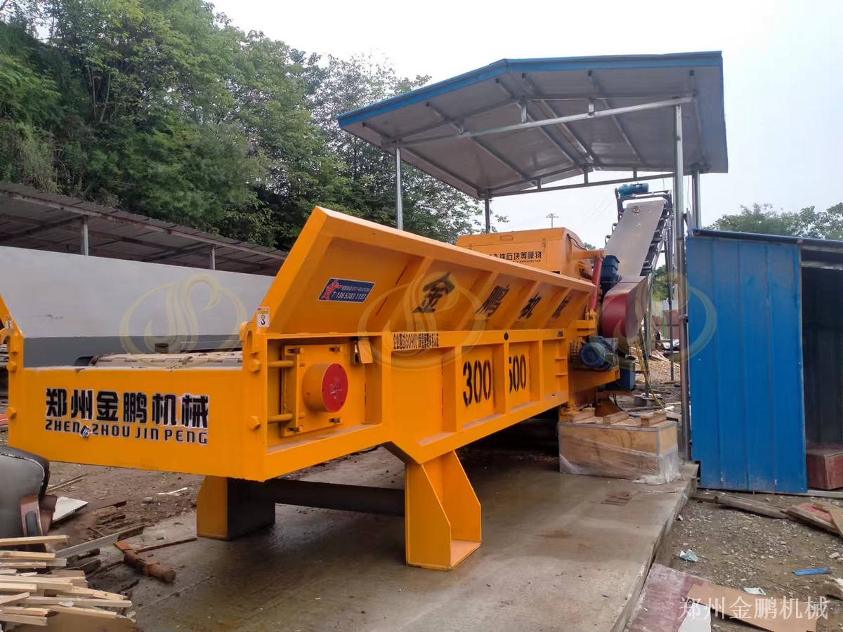 郑州金鹏碎枝机集中破碎修剪树枝