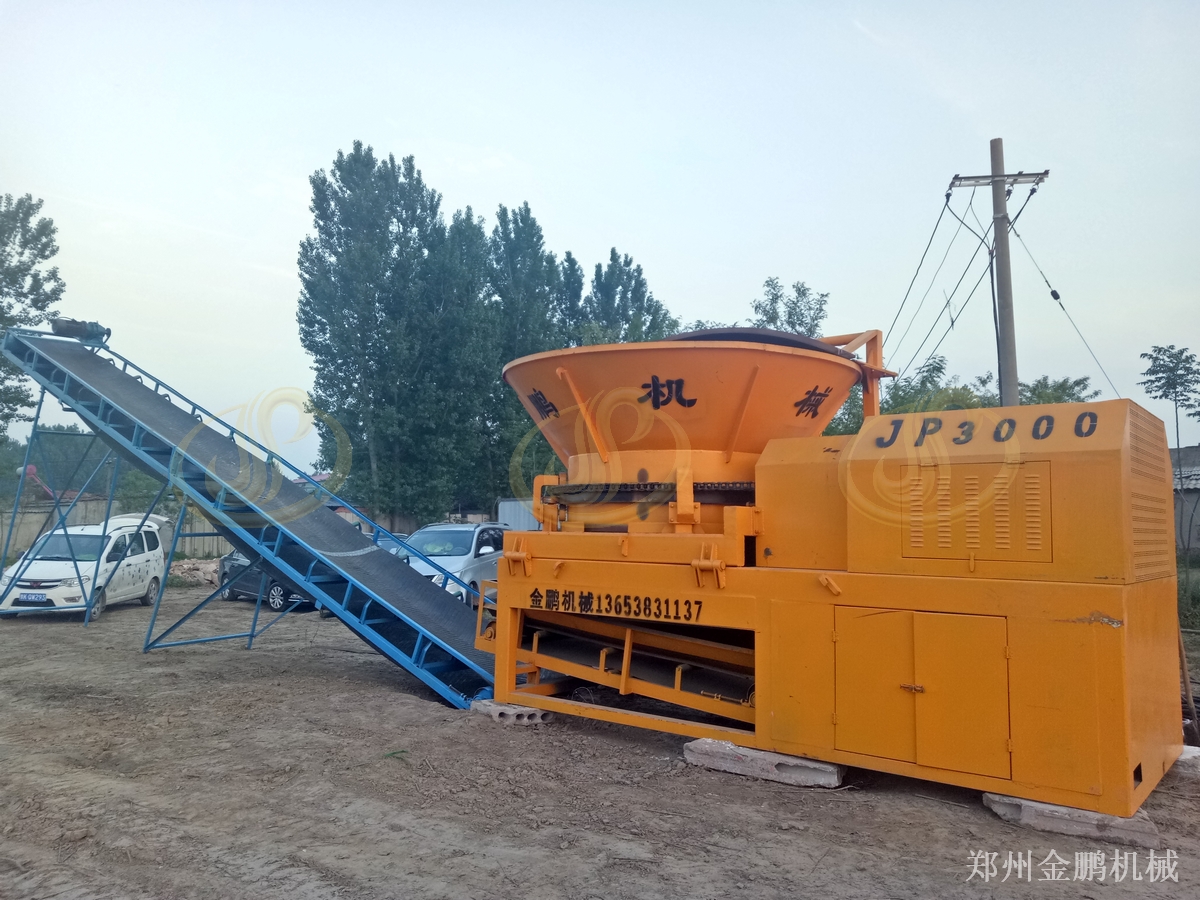 郑州金鹏木根粉碎机：树根进料前先清理泥土石块