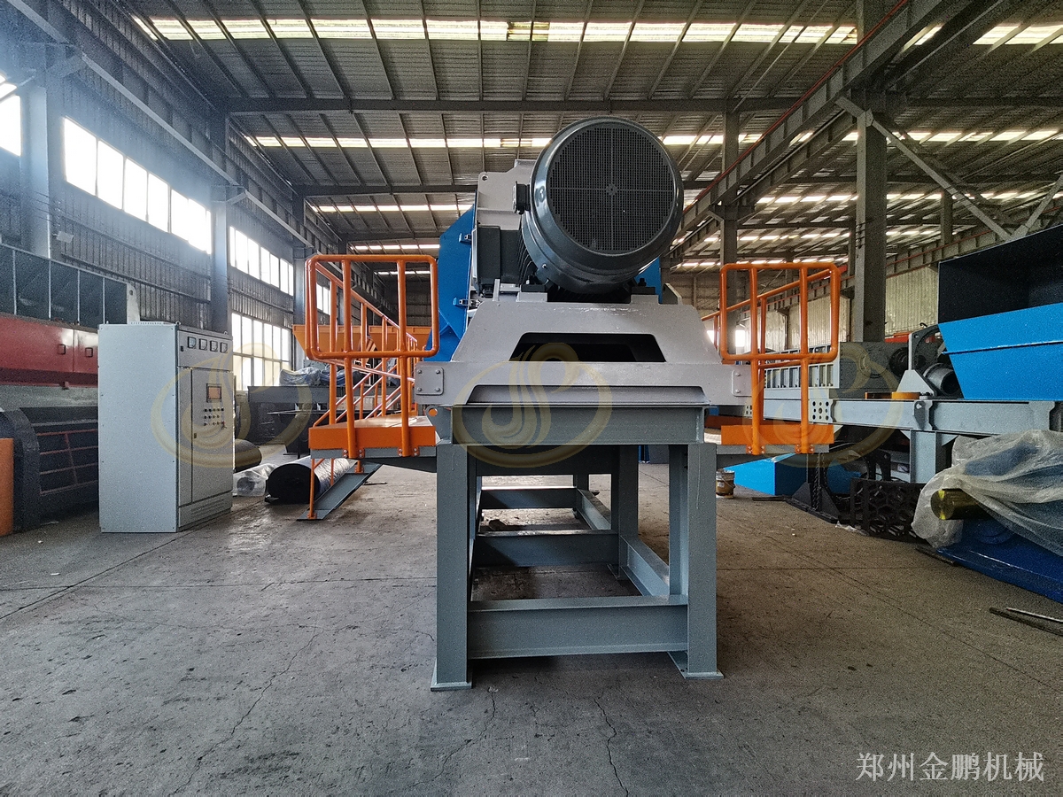 郑州金鹏锯末粉碎机实现细粒均匀出料