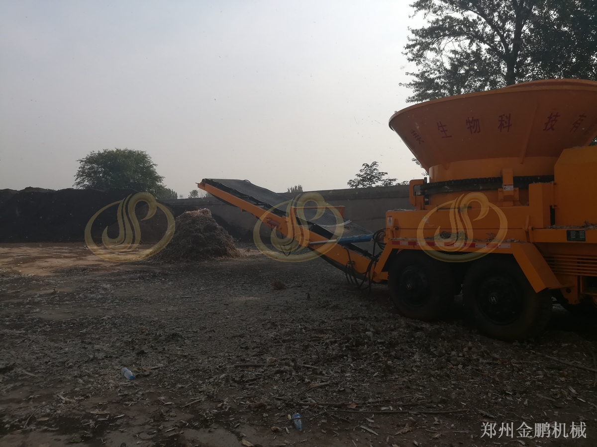 郑州金鹏移动树木破碎机：整树就近破碎的处理思路